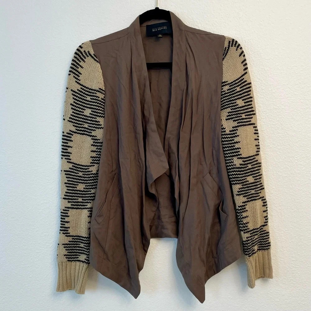 Blu Pepper Women’s Knit Cardigan Brown Aztec Print Size Small.